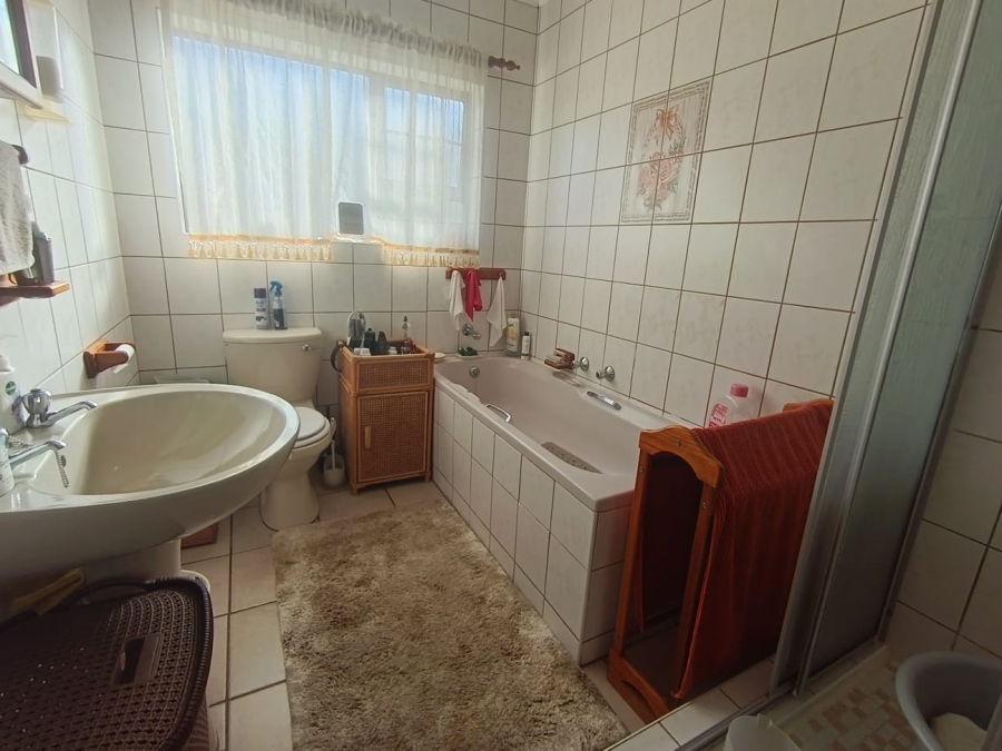 3 Bedroom Property for Sale in Dana Bay Western Cape